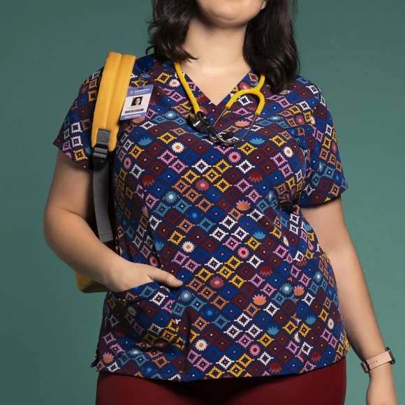 WonderWink Tops - WonderWink Womens M Geometric Print Scrub Top V Neck Short Sleeve Floral Aztec